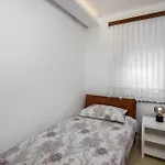Apartment 3 Bedroom In