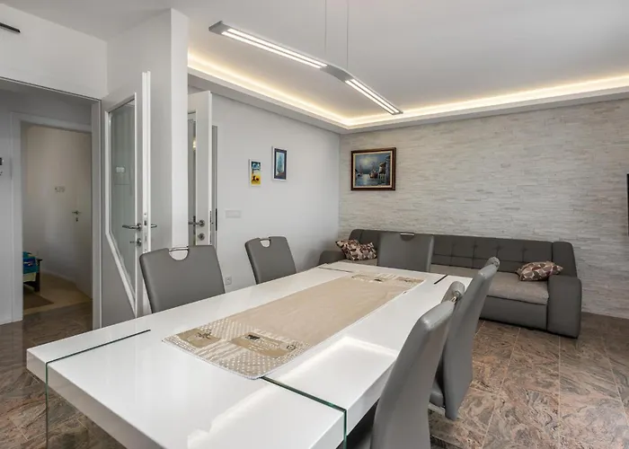 3 Bedroom Cozy In Crikvenica